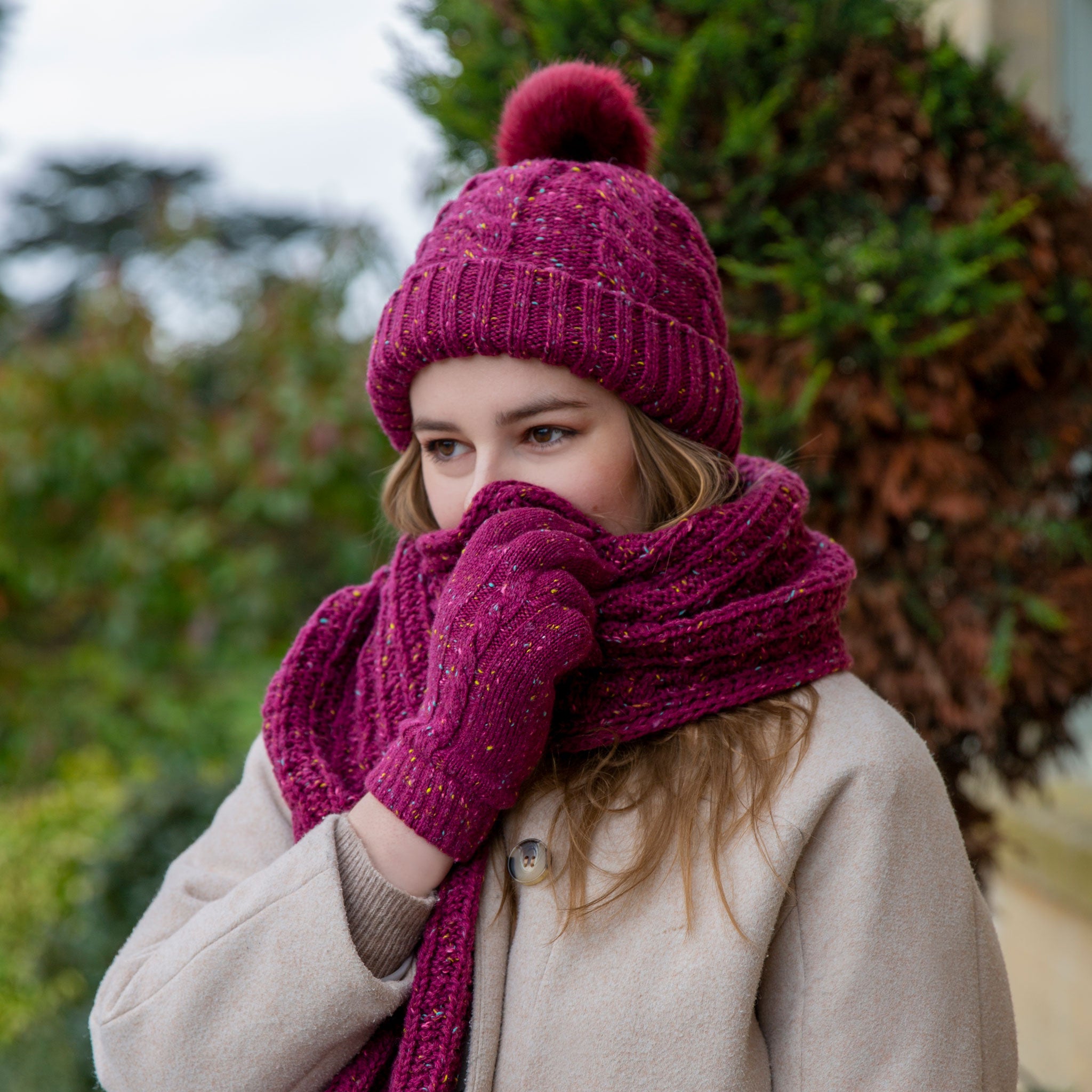 Women s Cable Knit Bobble Hat Dents